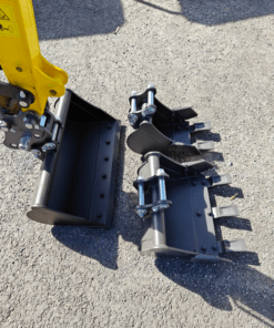 Komator LX100D 1,0T minikaivinkone – Nykyaikainen ja monikäyttöinen minikaivuri EURO 5 -diesel, 1000 kg, pikakiinnike + 3 kauhaa - Image 3